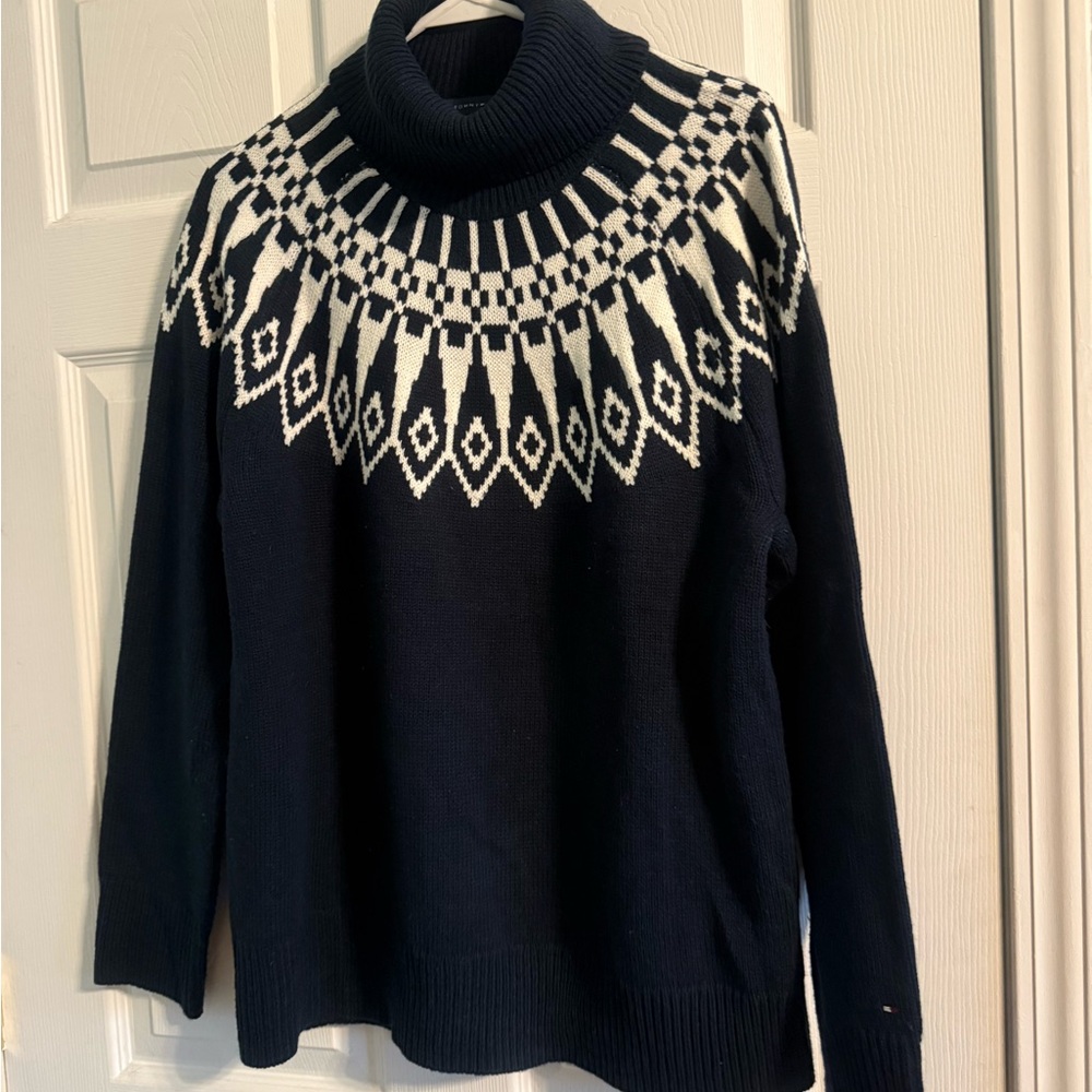 Tommy Hilfiger blue and White Patterned Turtleneck Sweater